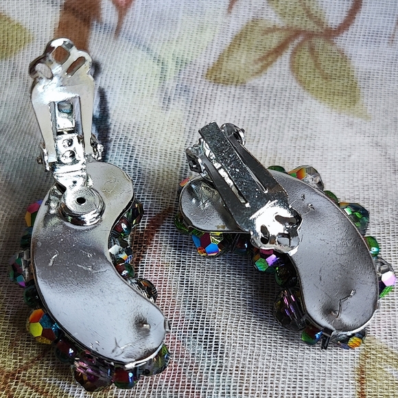 Vintage Blazing Dark Aurora Borealis Rhinestone Clip On Earrings Unsigned - Picture 3 of 9